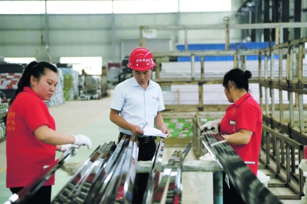 黨建引領(lǐng)促發(fā)展，經(jīng)濟(jì)增長添動能